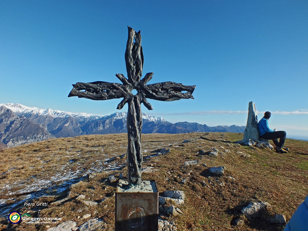 88 Croce e cippo di cima Monte Rai....JPG